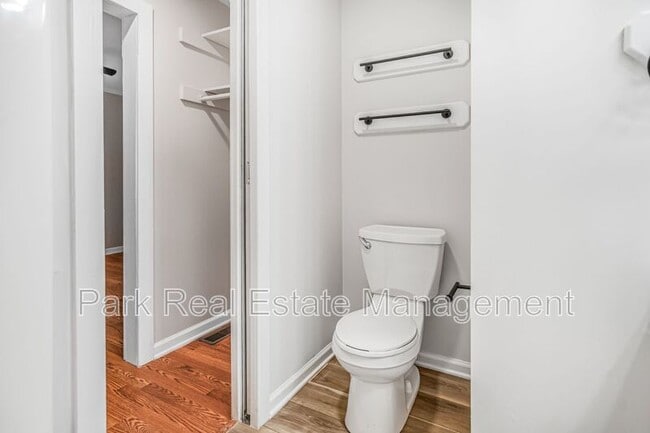 Building Photo - 221 Howell St