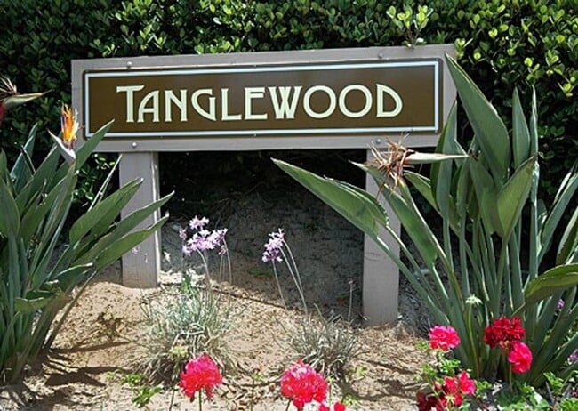 Building Photo - Spacious 3BR Condo with Pool View in Tangl...