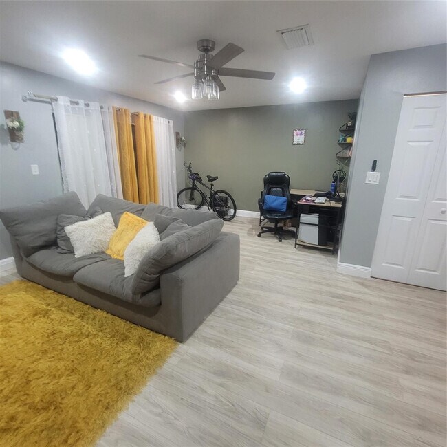 Building Photo - 9210 NW 14th St