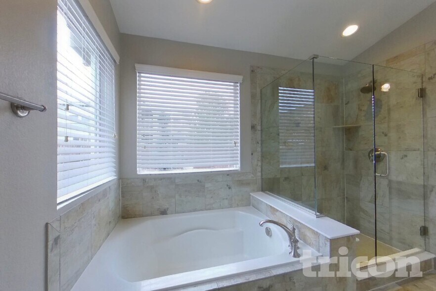 Building Photo - 10973 Echo Canyon Dr