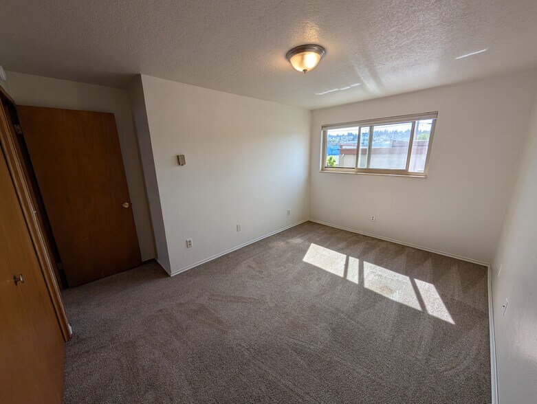 Building Photo - 250 Beach Pl