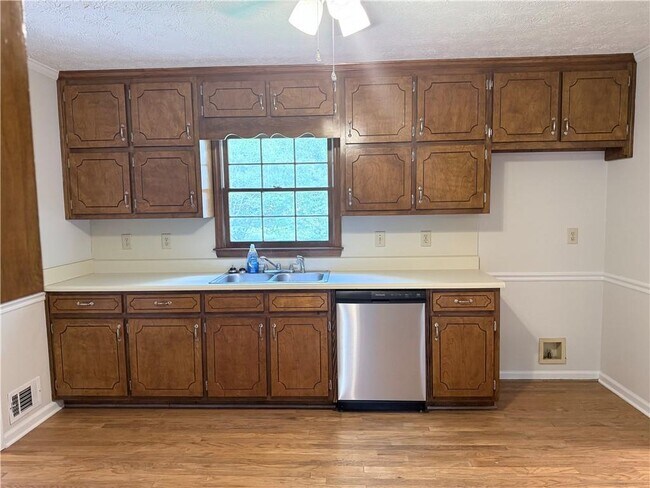 Building Photo - 40 Salem Ridge