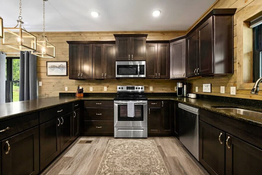 Building Photo - 2609 Stonebrook Dr