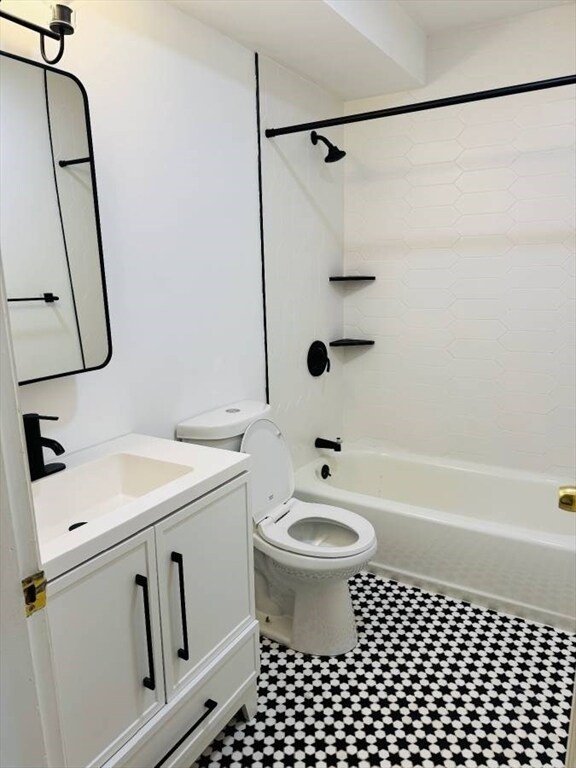 Building Photo - 32 Tufts Ave