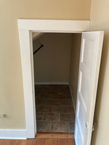 Building Photo - 1909 Cedar St