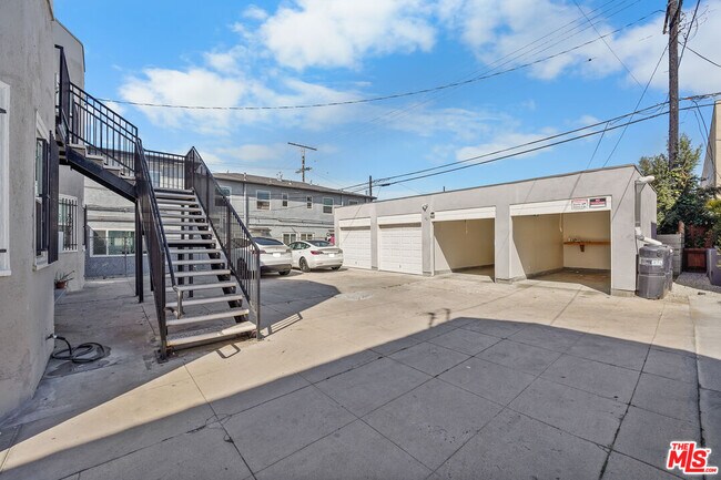 Building Photo - 1328 2nd Ave