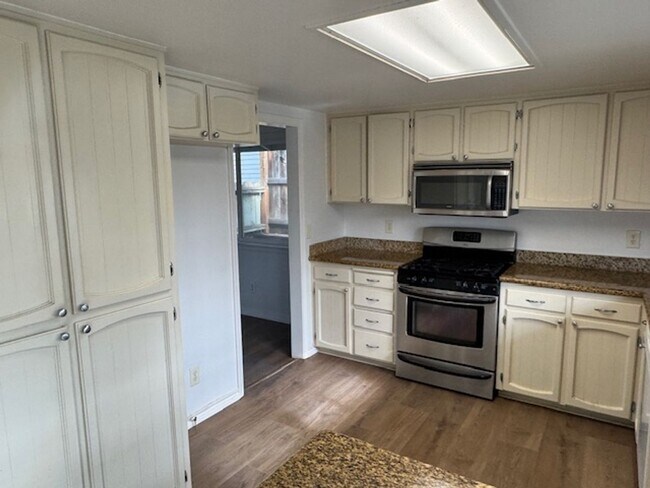 Building Photo - COMING SOON!!  REMODELED 3 BEDROOM HOME / LARGE FENCED YARD