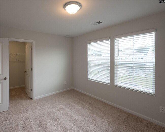 Building Photo - 1042 Begonia Dr