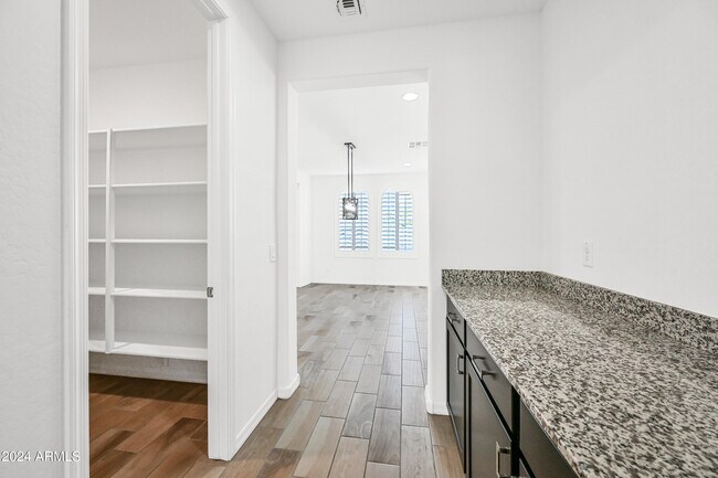 Building Photo - 14049 W Desert Hollow Dr