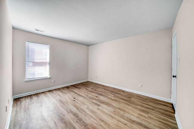 Building Photo - 361 Railroad St