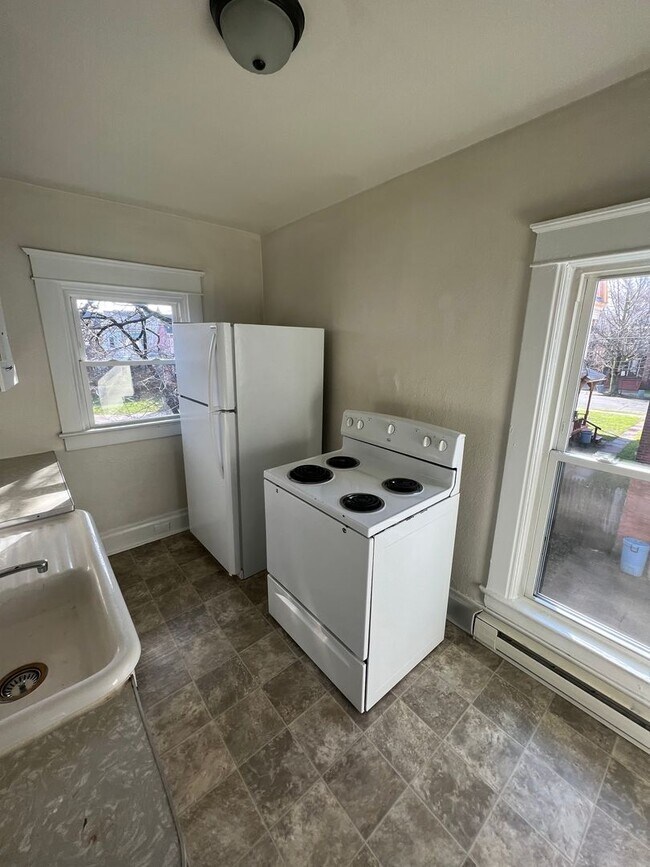 Building Photo - 721 POPLAR