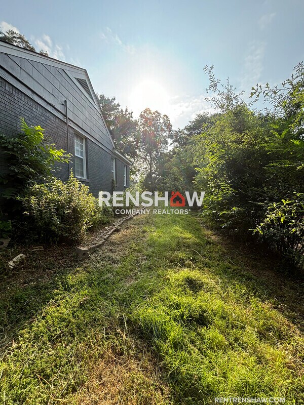 Building Photo - 1272 Semmes St