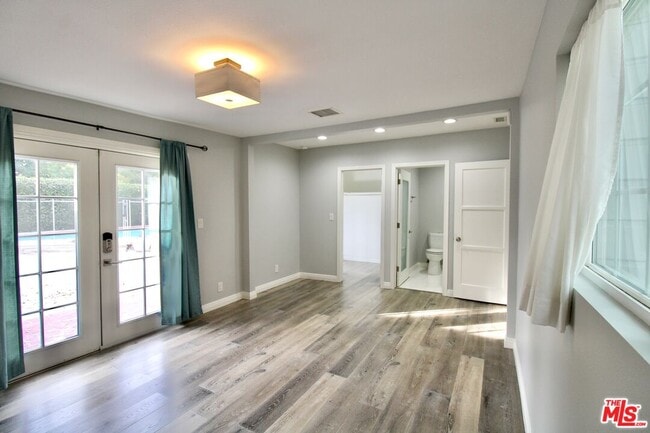 Building Photo - 8421 Darby Ave