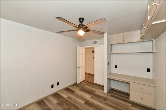 Building Photo - 5900 Mira Hermosa Dr