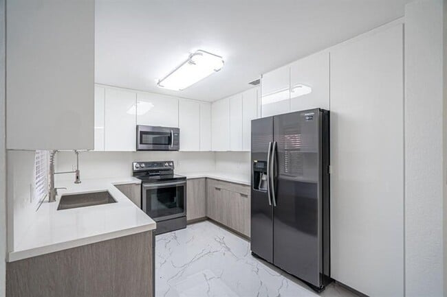 Building Photo - 5536 Eton Ct