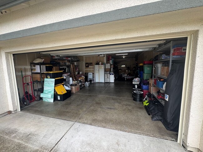 Building Photo - 5 Bed / 3.5 Bath | Elk Grove Single Family...
