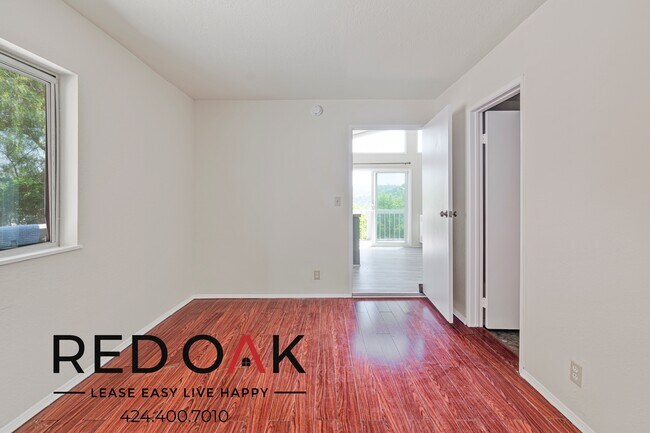 Building Photo - 474 1/2 Crane Blvd-474 1/2