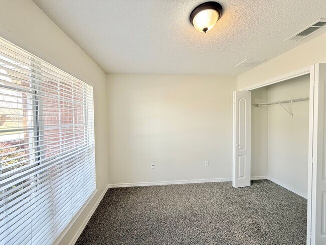 Building Photo - Elegant 4-Bedroom Home - Tanglewood