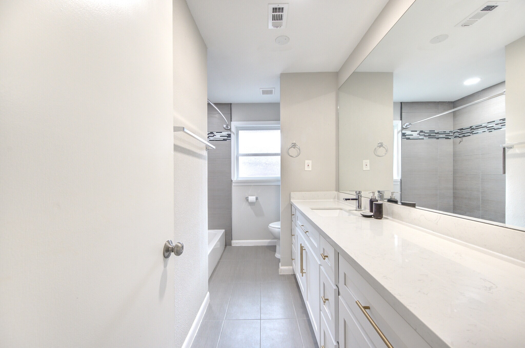 Building Photo - 6026 Clarewood Dr