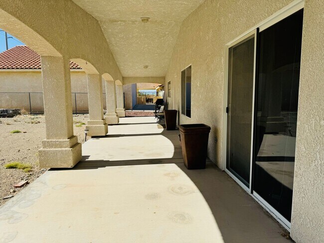 Building Photo - SHORT TERM RENTAL 3BD/2BA IN PRIVATE GATED...