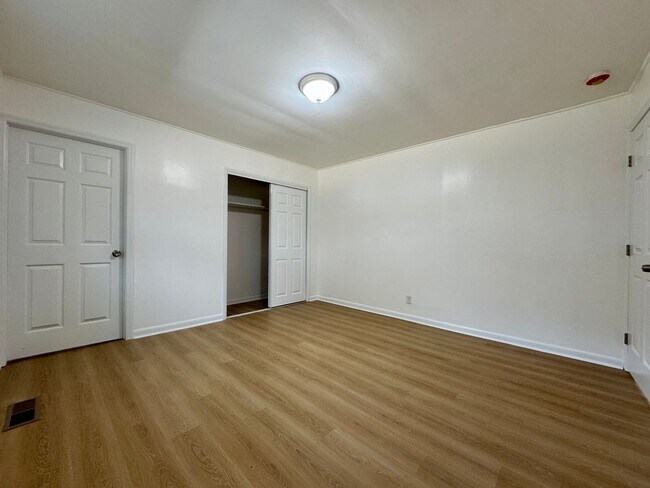 Building Photo - 32 Opal Rd