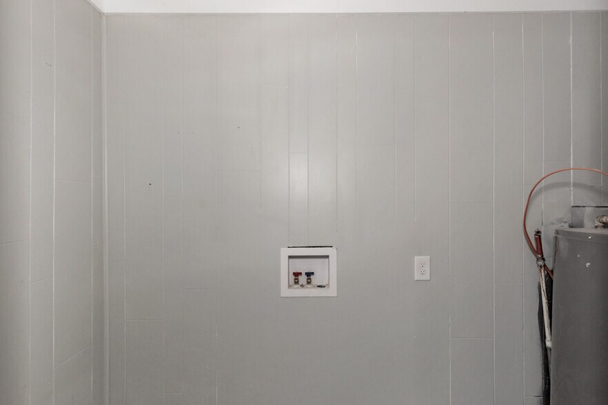 Building Photo - 2206 Walnut St SW