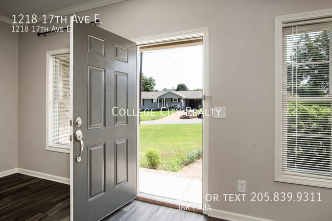 Building Photo - 1218 17th Ave E