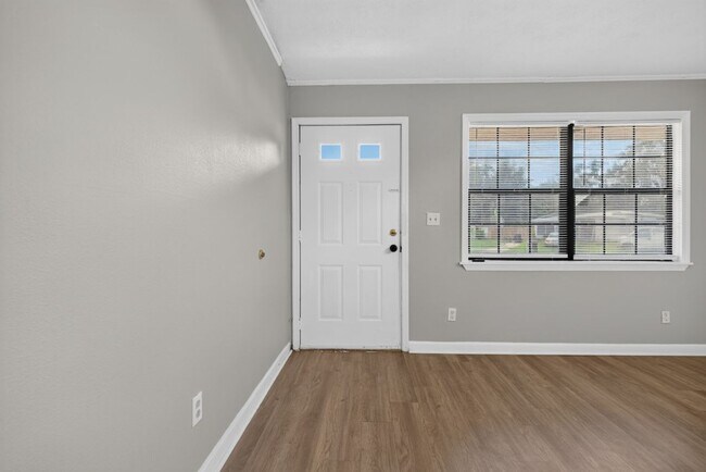 Building Photo - 255 Woodside Dr