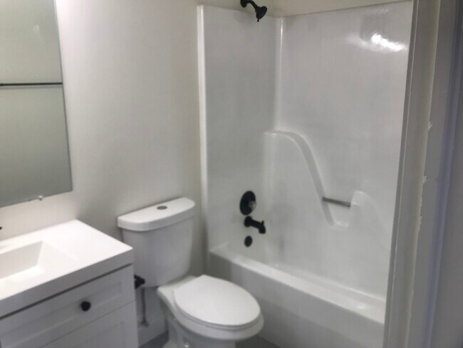 Building Photo - 412 Delaware St