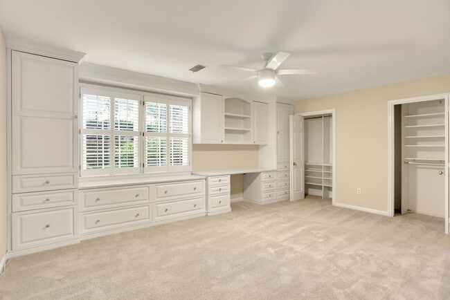 Building Photo - 2 Bed 2 Bath - Bethesda Condo - Large Outd...