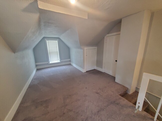 Building Photo - 1205 S 15th St