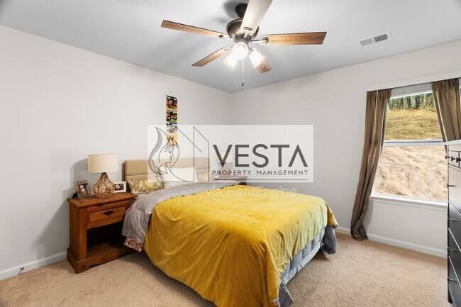 Building Photo - 575 Country Oak Dr