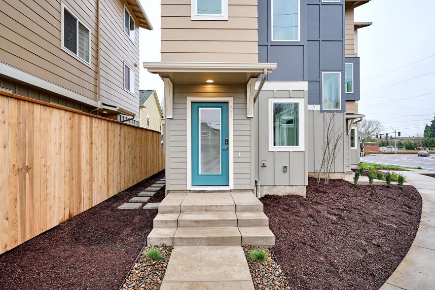 Building Photo - 1940 NW Grant Ave