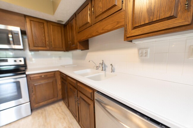 Building Photo - 604 W Soutar Dr