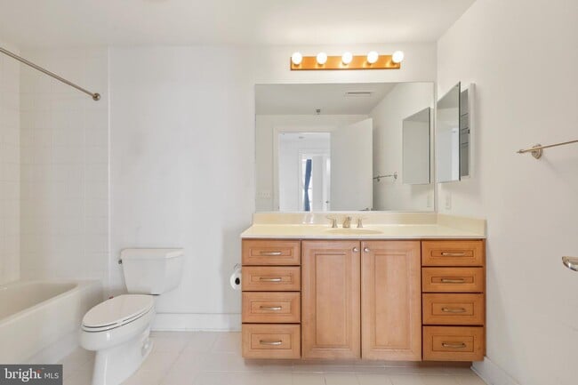 Building Photo - 2772 Lighthouse Point E