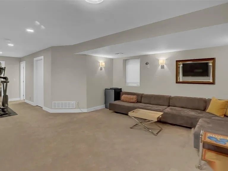 Building Photo - 2713 Grove St