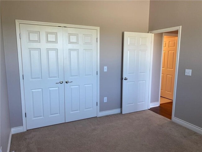 Building Photo - 606 W 1st St