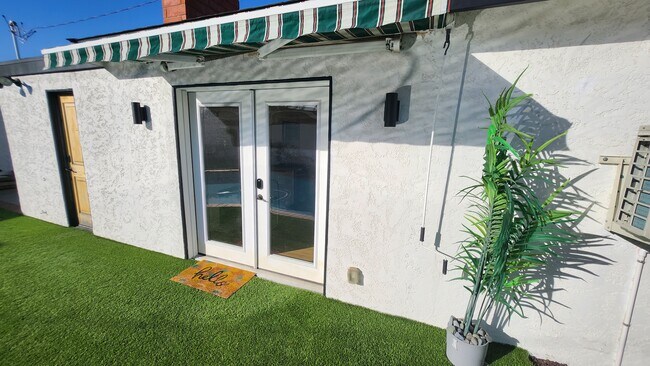 Building Photo - 3958 Lees Ave