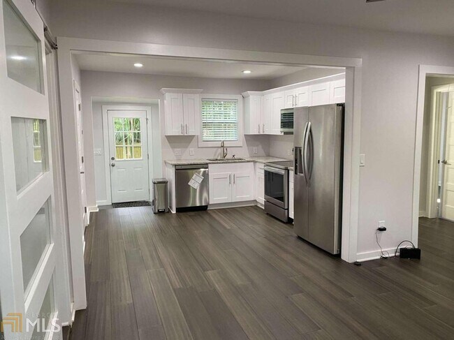 Building Photo - 1127 Dobbs Dr SE