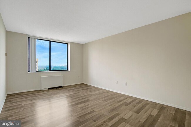 Building Photo - 3705 S George Mason Dr