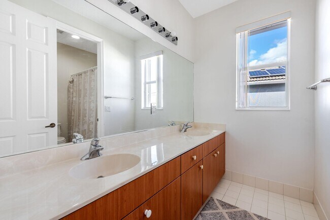 Building Photo - 102 Ibisca Terrace