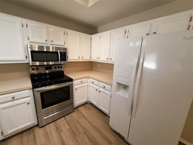 Building Photo - 840 Topaz Ln