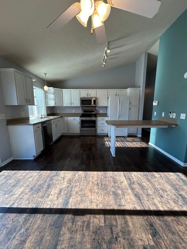 Building Photo - Spacious 3 Bed, 2 Bath Home in Papillion, Ne