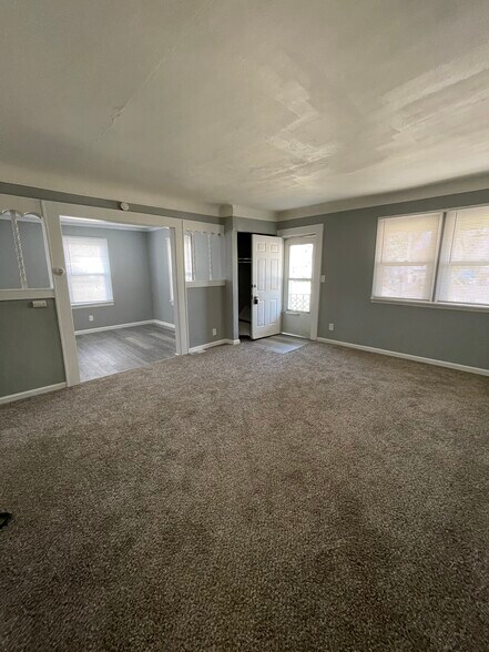 Living Room - 3411 W Mott Ave
