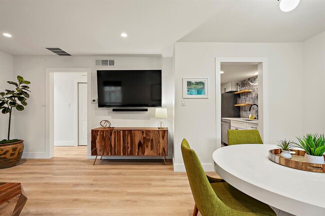 Building Photo - 1206 Hollow Creek Dr