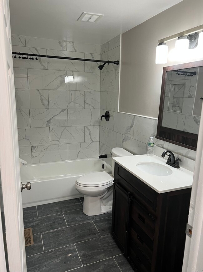 Building Photo - 7441 Farmstead Rd