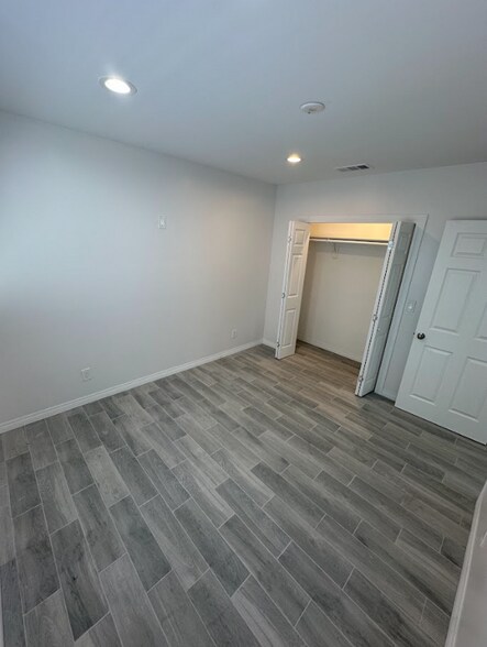 Building Photo - 4064 E 60th St