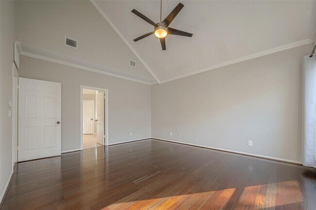 Building Photo - 15714 Sylvan Lake Dr