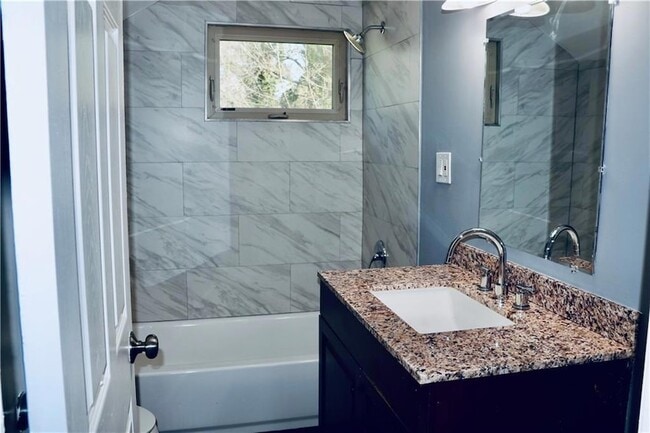 Building Photo - 1526 Childress Dr SW