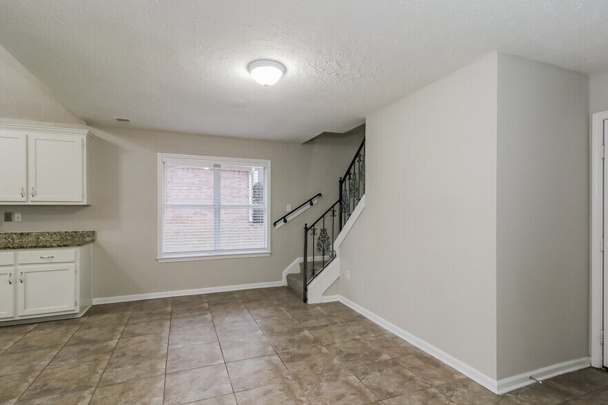 Building Photo - 6181 Braybourne Main